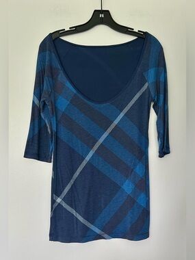 BURBERRY Navy Blue Plaid Low Scoopneck Tee w 3/4 Sleeves Women - US 8 equiv.